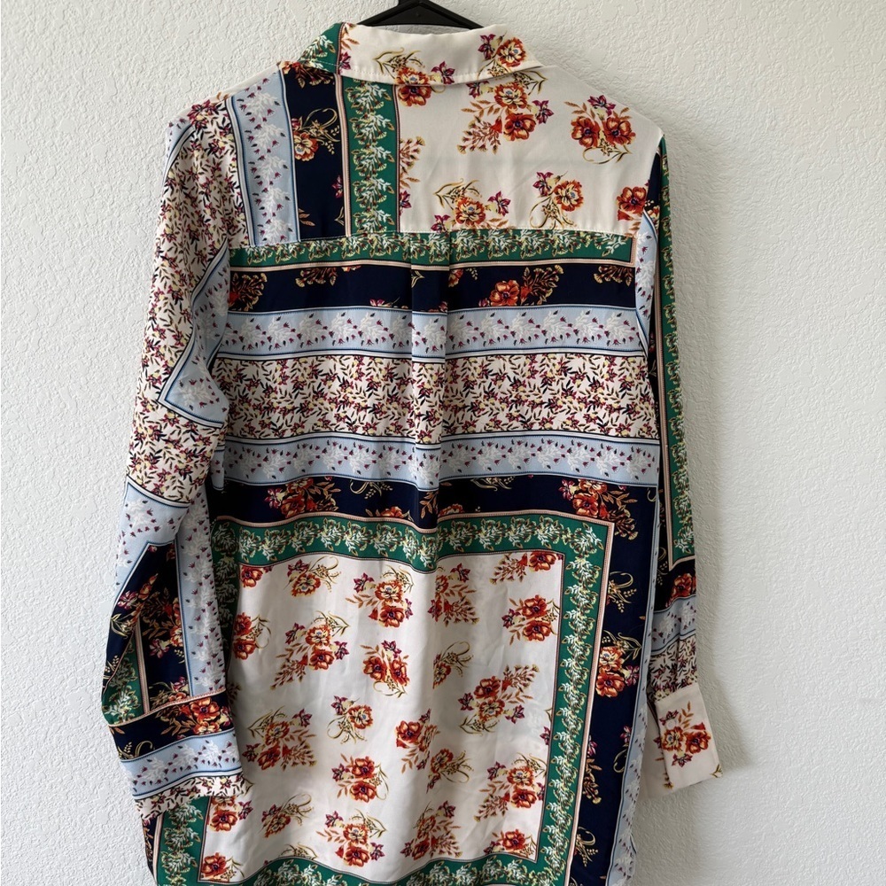 Vici Printed Satin Button Down Tunic Small - image 7